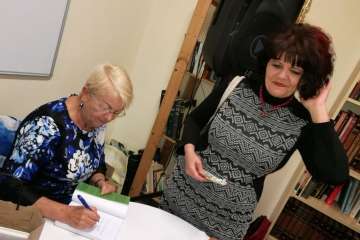 La escritora Loly Perez presenta en Telde su tercer libro 'Pliegues del alma' (Foto TA)